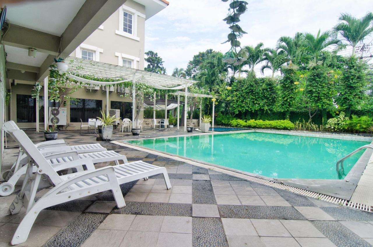 Country Heritage Hotel Surabaya Luaran gambar