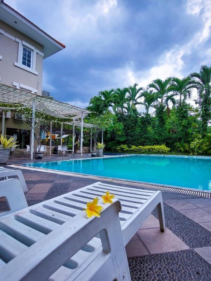 Country Heritage Hotel Surabaya Luaran gambar
